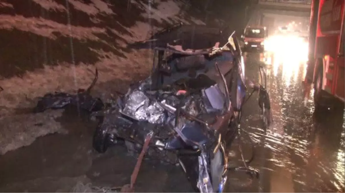 Emniyet Şeridindeki Çekiciye Çarpan Sürücü Hayatını Kaybetti