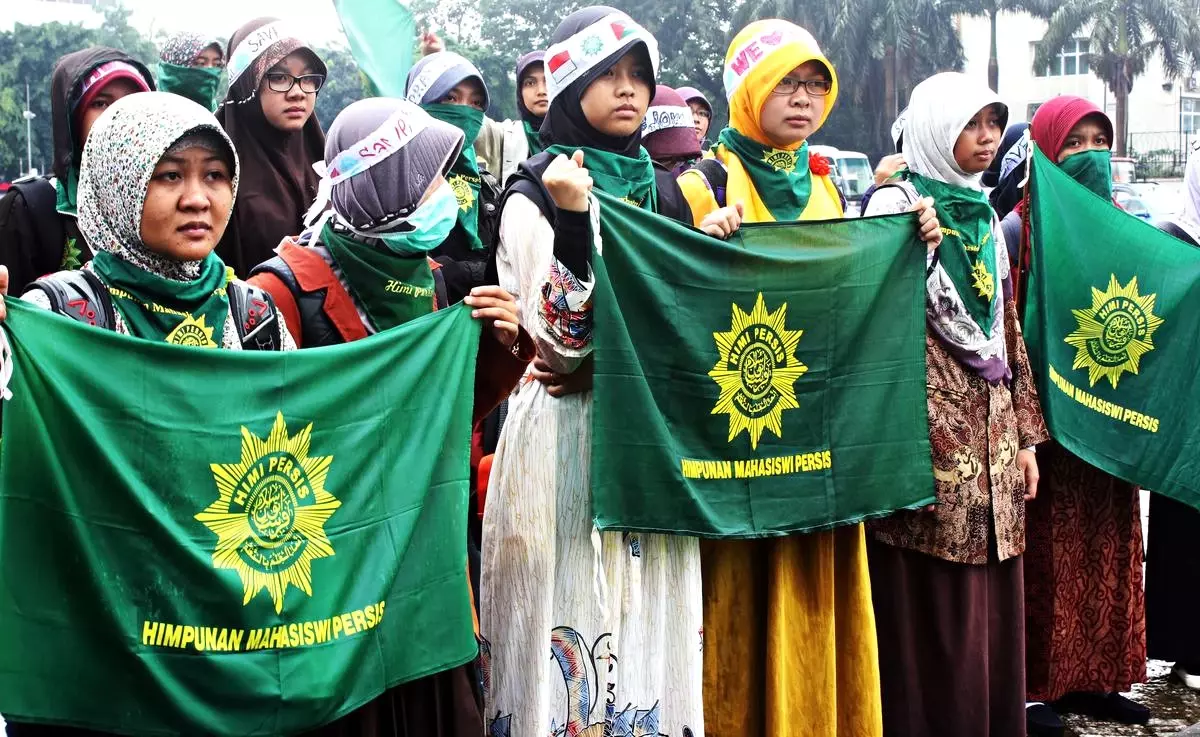 Endonezya\'da Öğrenciler Hükümeti Protesto Etti