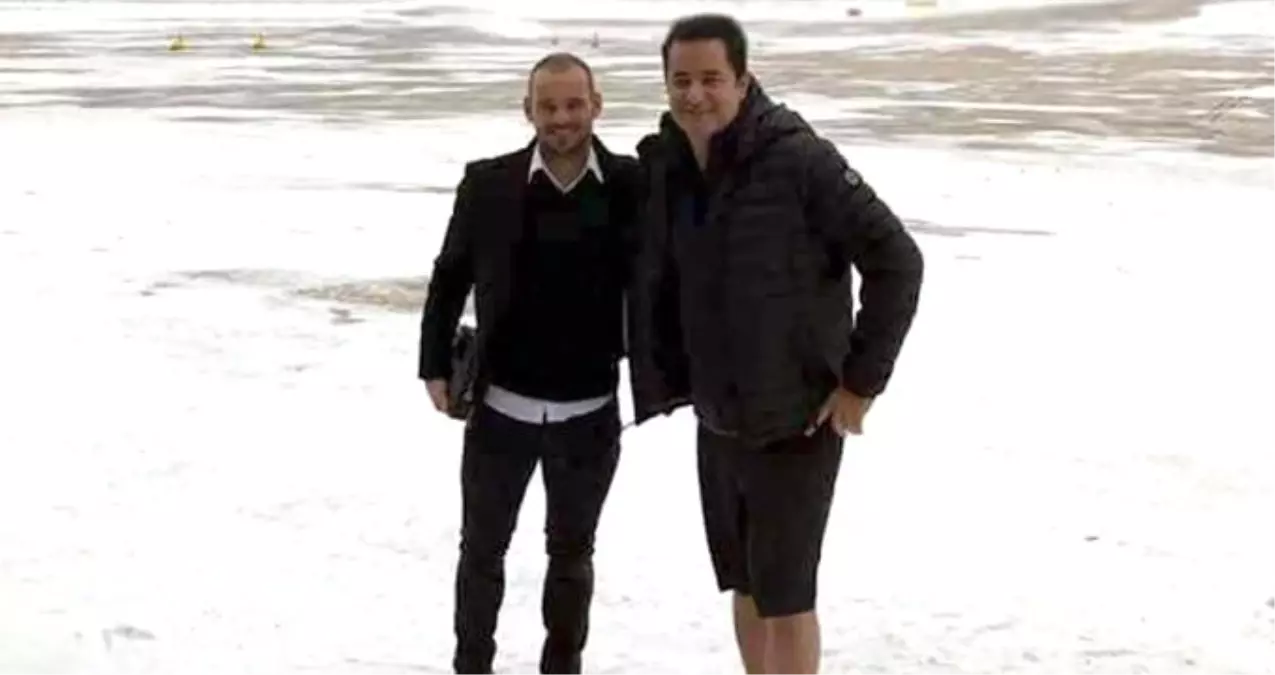 Galatasaraylı Sneijder ile Acun Ilıcalı\'yı Taşıyan Uçak Tekirdağ\'a İndi