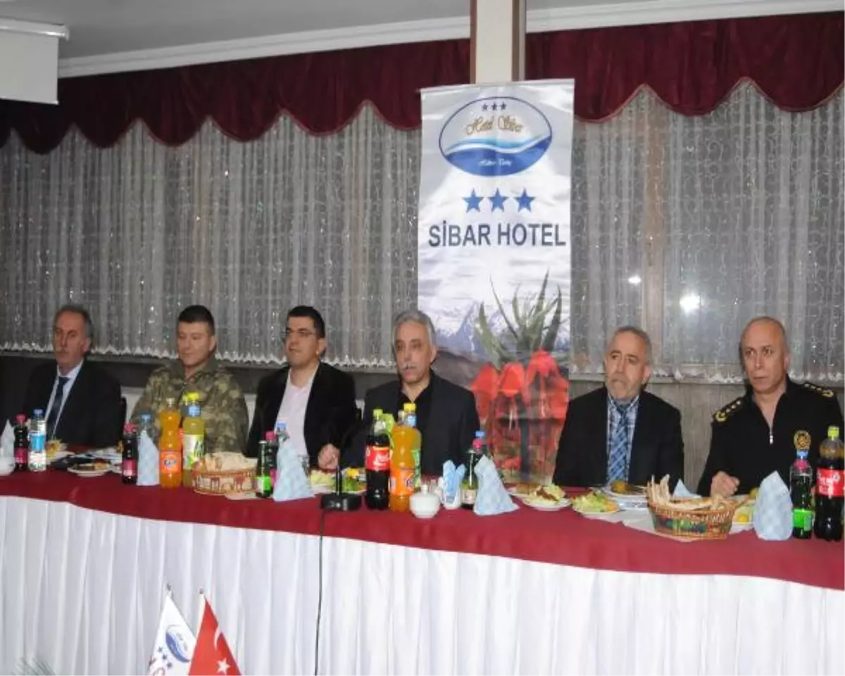 Hakkari\'de Esnaftan \'Asker Çarşı İznine Çıksın\' Ricası