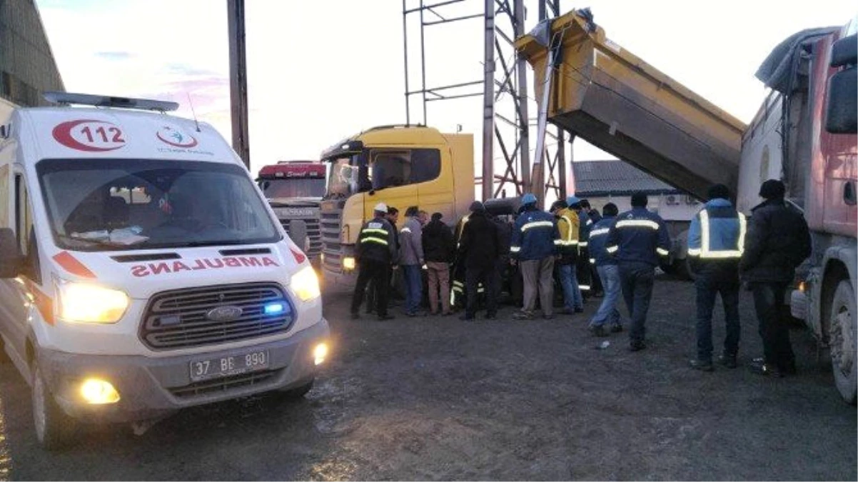 İki Kamyon Arasında Kalan Sürücü Yaralandı