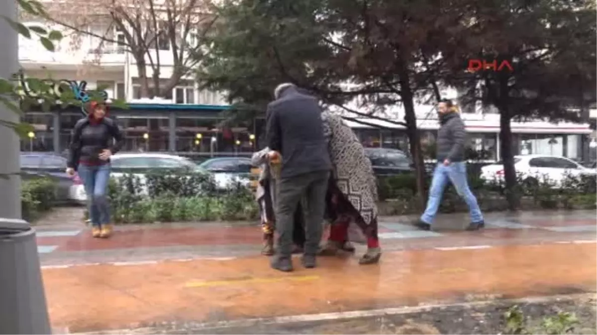 Kadınlar Saç Saça, Baş Başa Kavga Etti