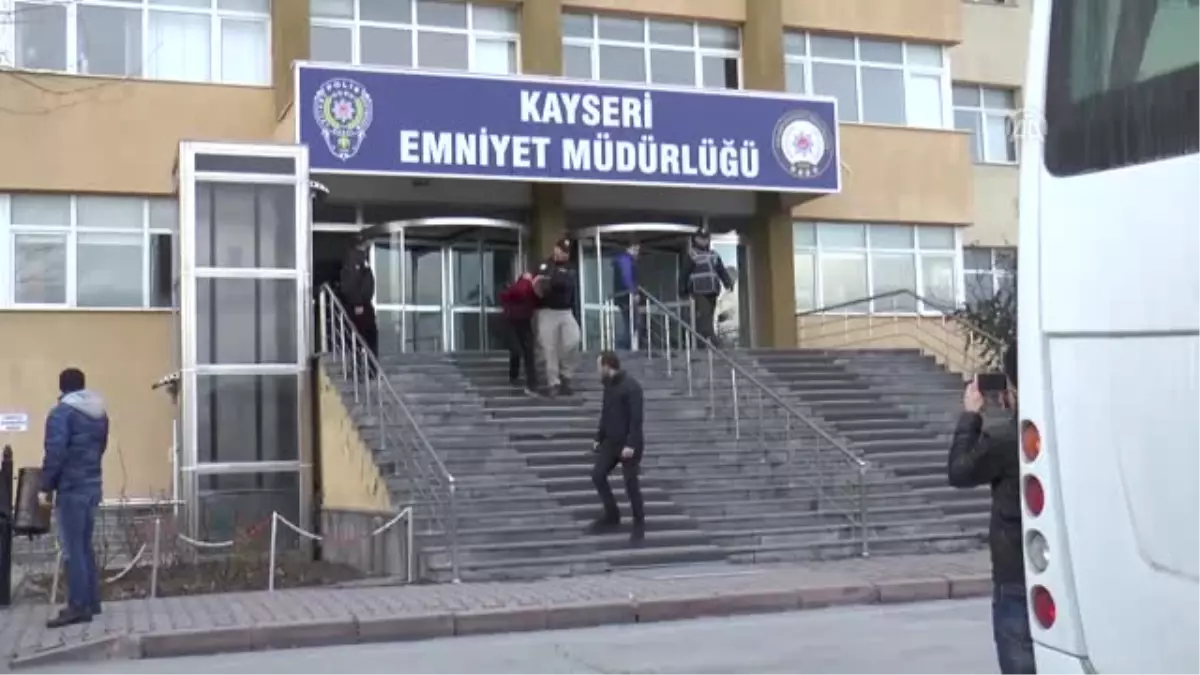 Kayseri\'deki Terör Saldırısı Kapsamında Gözaltına Alınan 26 Kişi Adliyeye Sevk Edildi