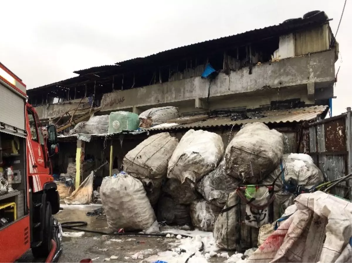 Kocasinan Sanayi Sitesi\'nde Depo Alev Alev Yandı