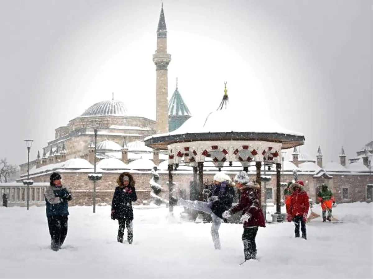 Konya\'da Eğitime Kar Engeli