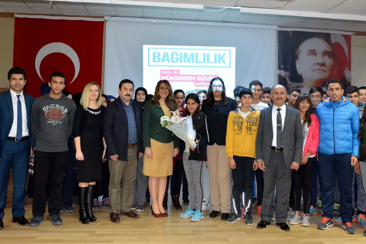 Kumluca\'da, Bağımlılıkla Mücadele Konferansı