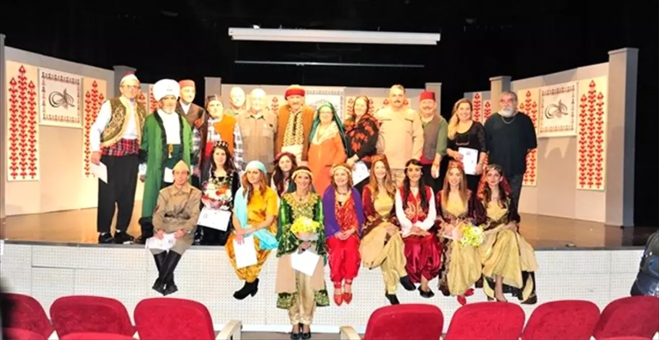 Lüleburgaz\'da "7 Kocalı Hürmüz" Tiyatro Oyunu Sahnelendi