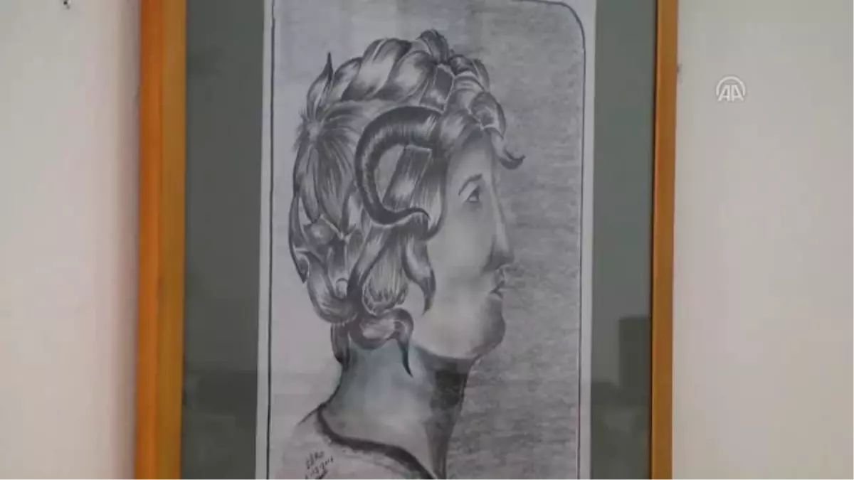 Makedonya\'da Suriyeli Sığınmacılardan Kara Kalem Sergisi