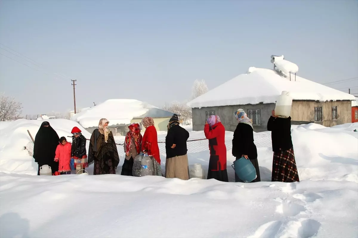Muş\'ta Elektrik Faturasını Ödemeyen Köyün Suyu Kesildi