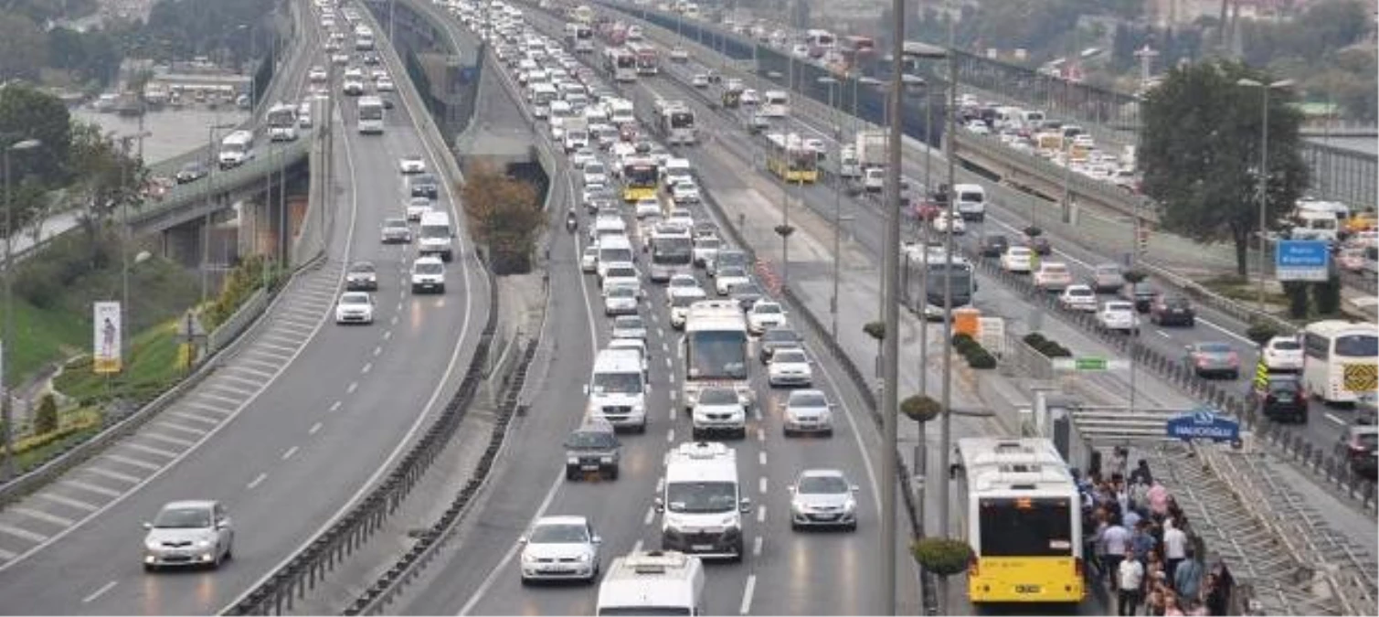 Okulların Açılması ve Yağmur Nedeniyle Trafikte Yoğunluk Yaşandı