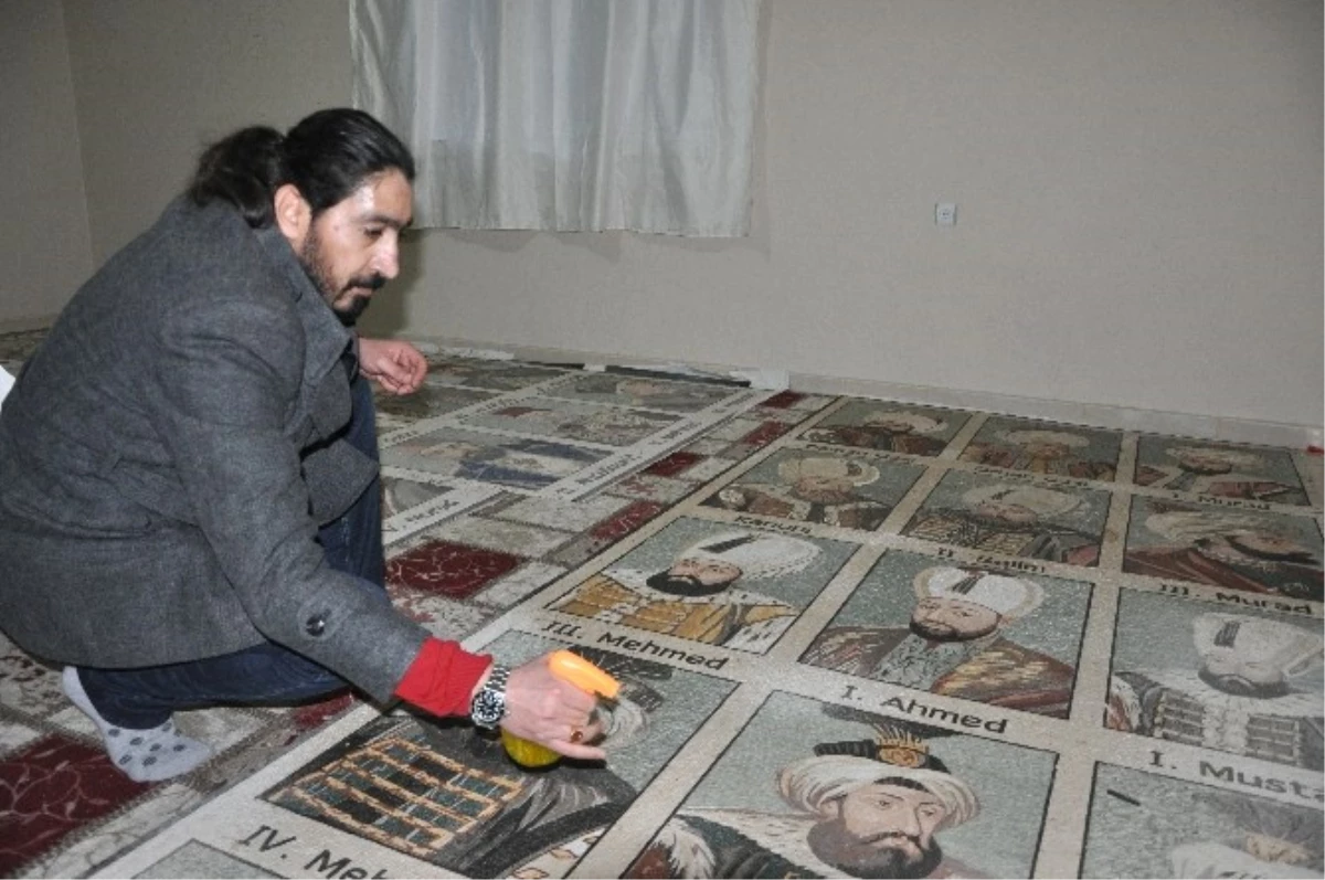 Osmanlı Padişahlarının Mozaik Tablosunu Yaptı