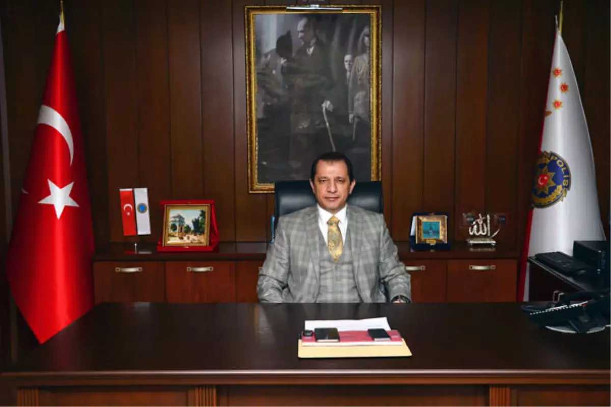 Polisten Yılbaşı Tebriği Gönderen Öğrencilere Teşekkür