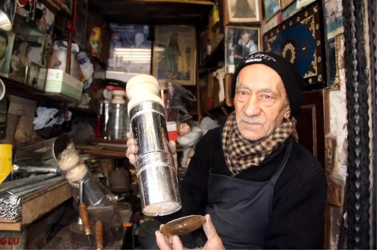 Son Tenekeci Teknolojiye Direniyor