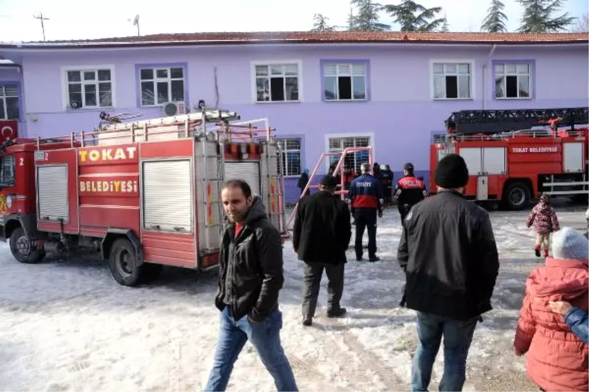 Tokat\'ta İlkokulda Yangın Paniği