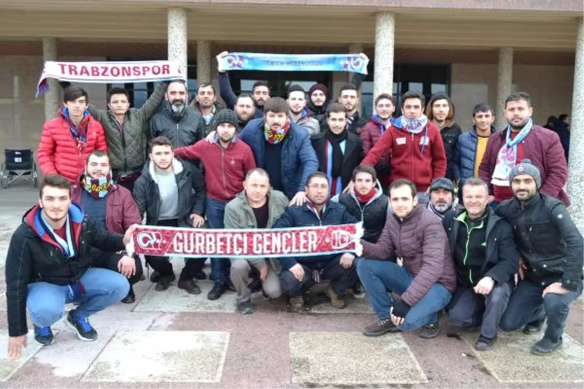 Trabzonspor\'u Bursa\'da Taraftarları Karşıladı