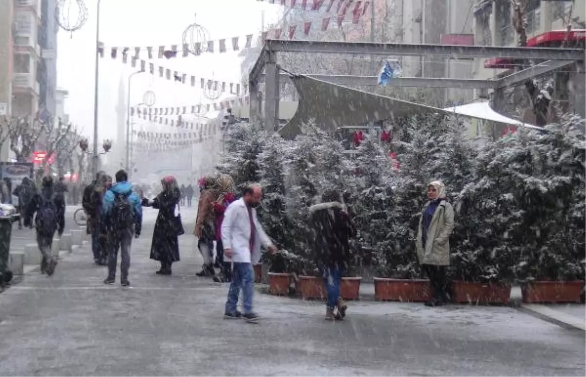 Uşak\'ta Kar Yağışı