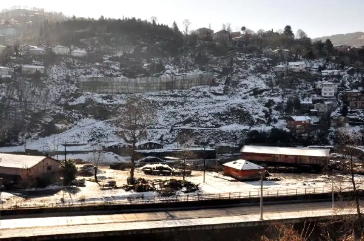 Zonguldak\'ta Heyelan 15 Aileyi Evsiz Bıraktı