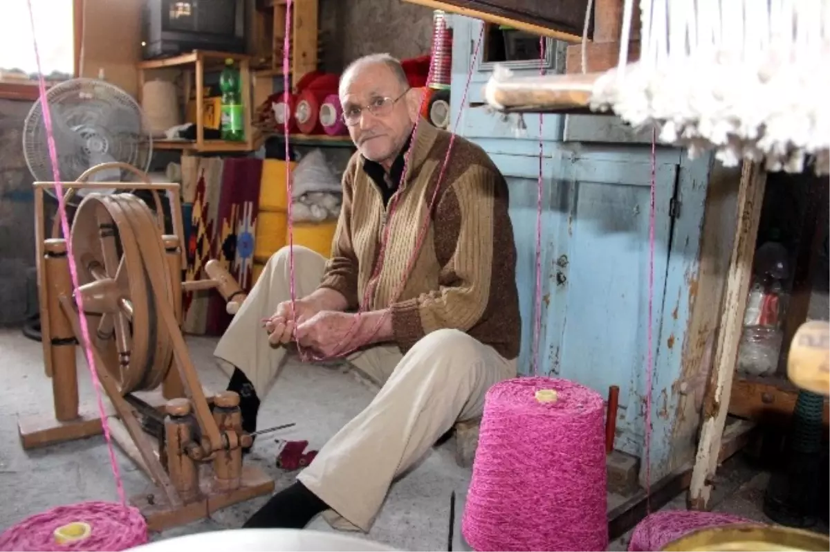 12 Metrekareden Dünyaya Açılan Kilim