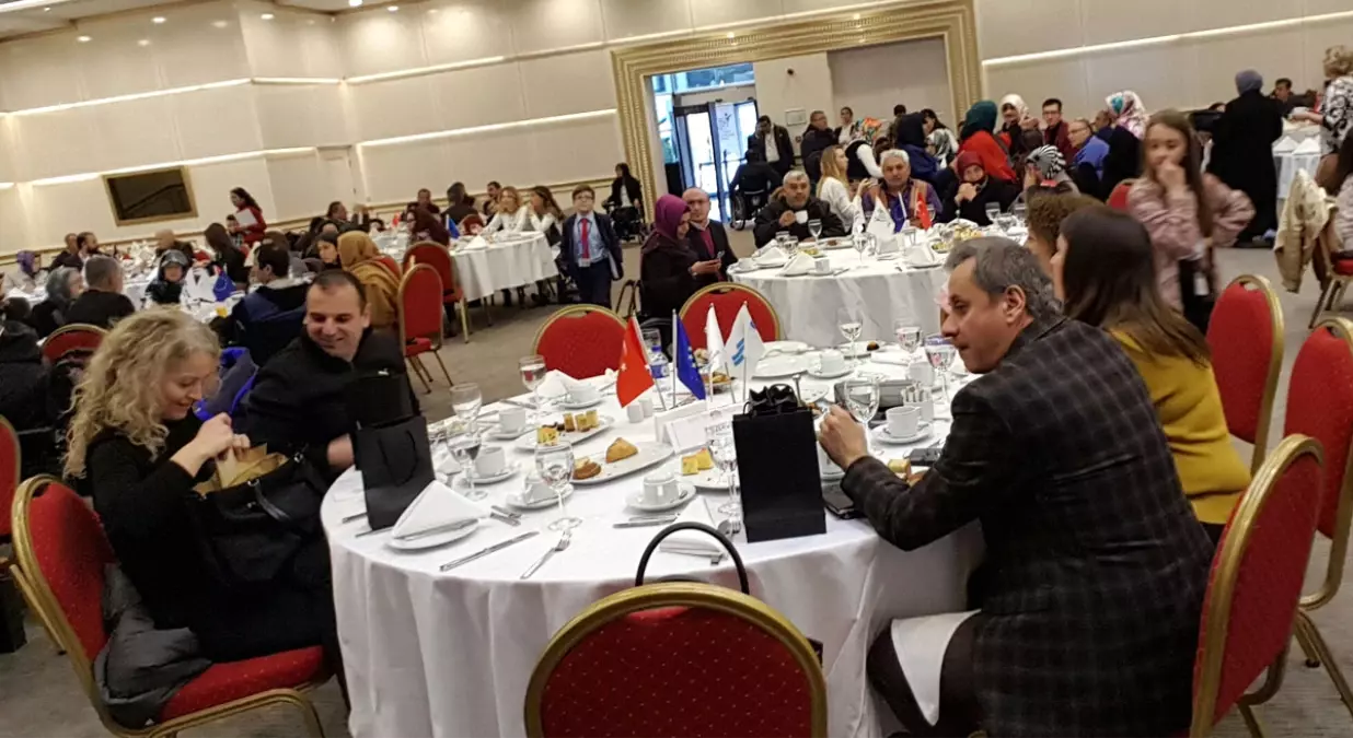 ​Engelli Cam Ustaları Avrupa\'da Mağazalaşıyor