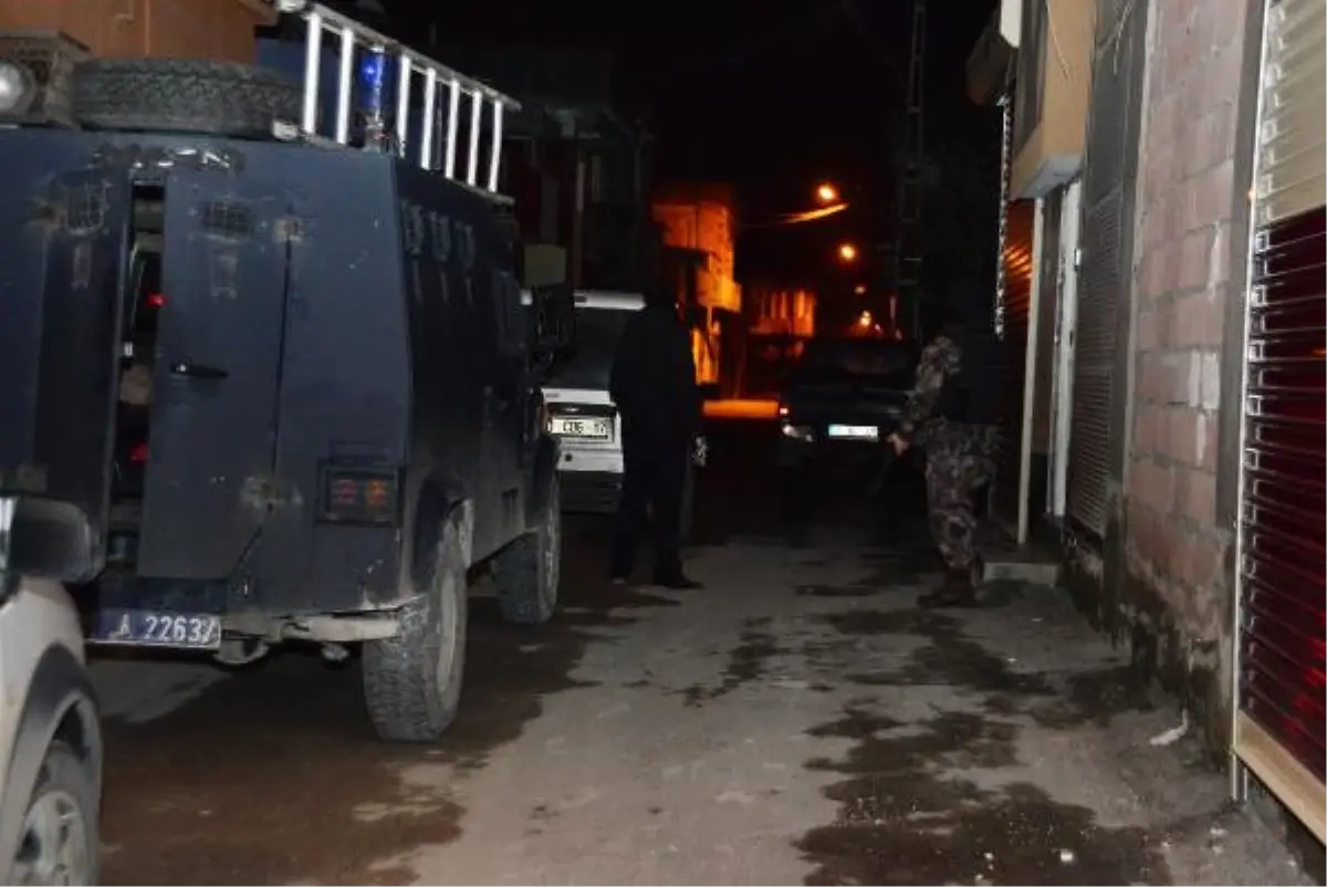 Adana\'da 1.2 Ton Esrar ile İlgili 49 Kişi Gözaltına Alındı