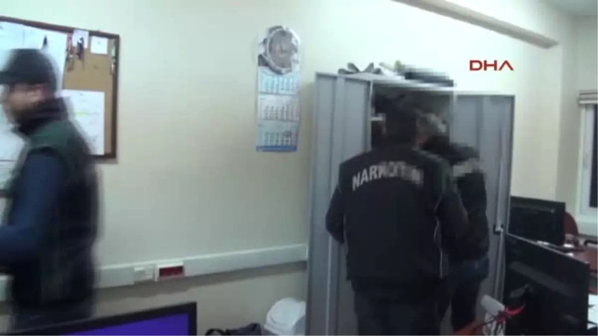 Adana\'da 1.2 Ton Esrar Ile Ilgili 49 Kişi Gözaltına Alındı