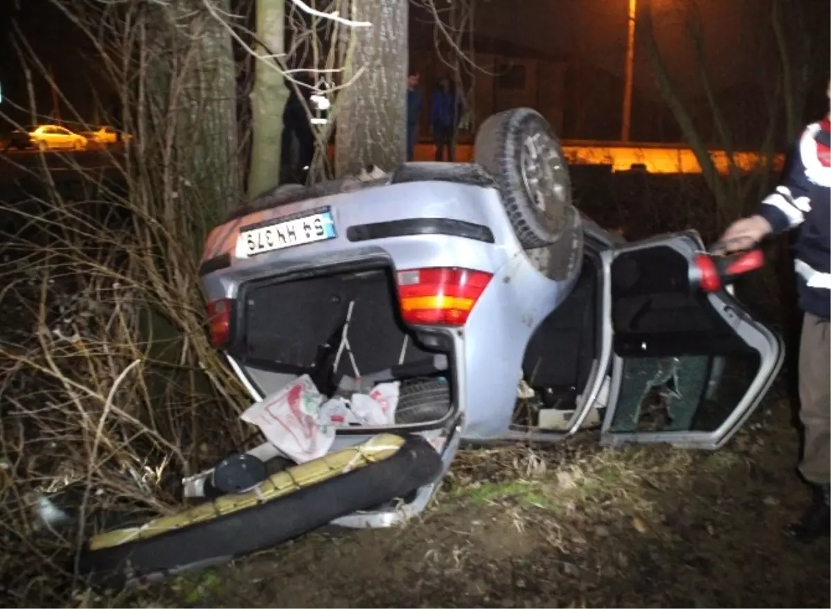 Akyazı\'da Otomobil Şarampole Uçtu: 1 Yaralı