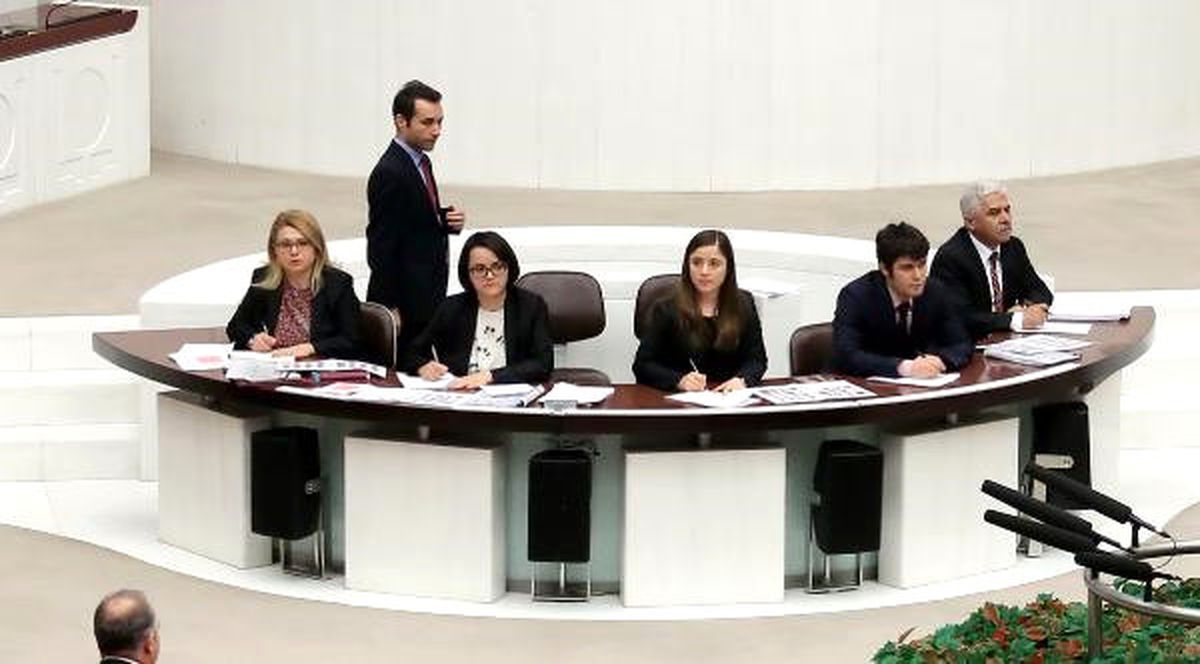 Anayasa Değişikliği Teklifinin 9\'uncu Madde Görüşmelerine Başlandı (2)- Yeniden