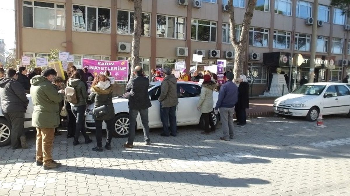 Burhaniye\'deki Kadın Cinayeti Davası Ertelendi