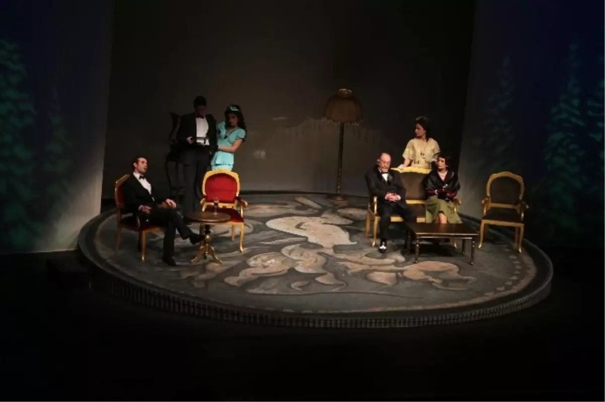 Denizli\'de "Para" Oyunu Sahnelendi