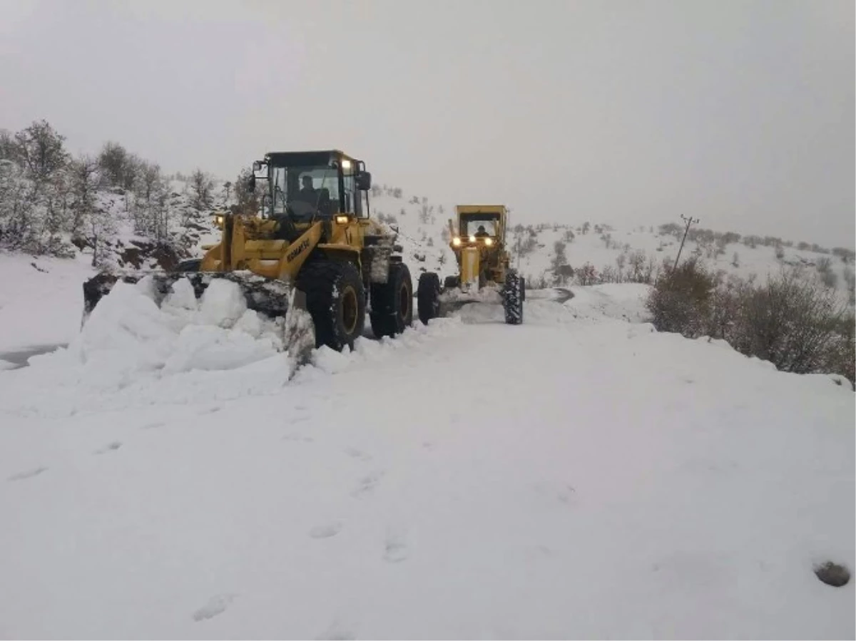 Elazığ\'da 20 Köy Yolu Ulaşıma Kapandı