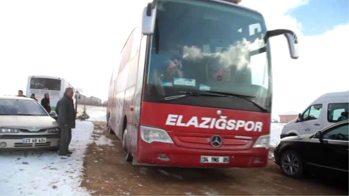 Elazığspor, Şehit Polis Sekin\'in Kabrini Ziyaret Etti