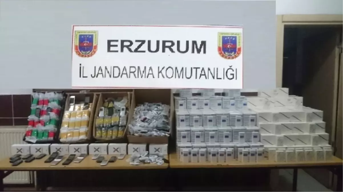 Erzurum\'da 3 Bin 360 Paket Kaçak Sigara ve 845 Adet Cep Telefonu Ele Geçirildi