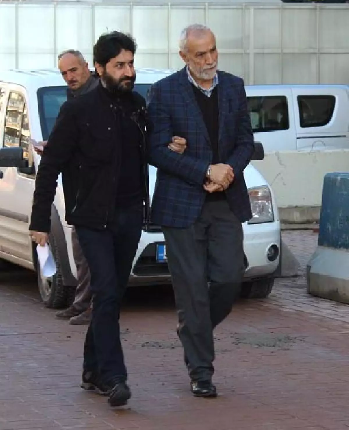 Fetö Soruşturmasında 3 Esnaf Adliyeye Sevk Edildi