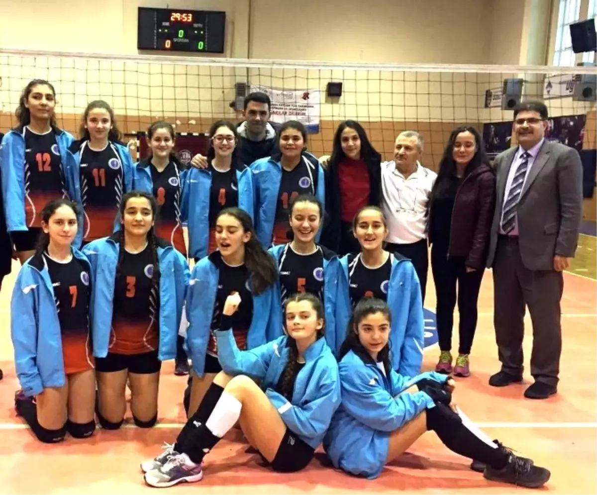Gazipaşa Ortaokulu\'nun Kızları Filede İl Şampiyonu Oldu