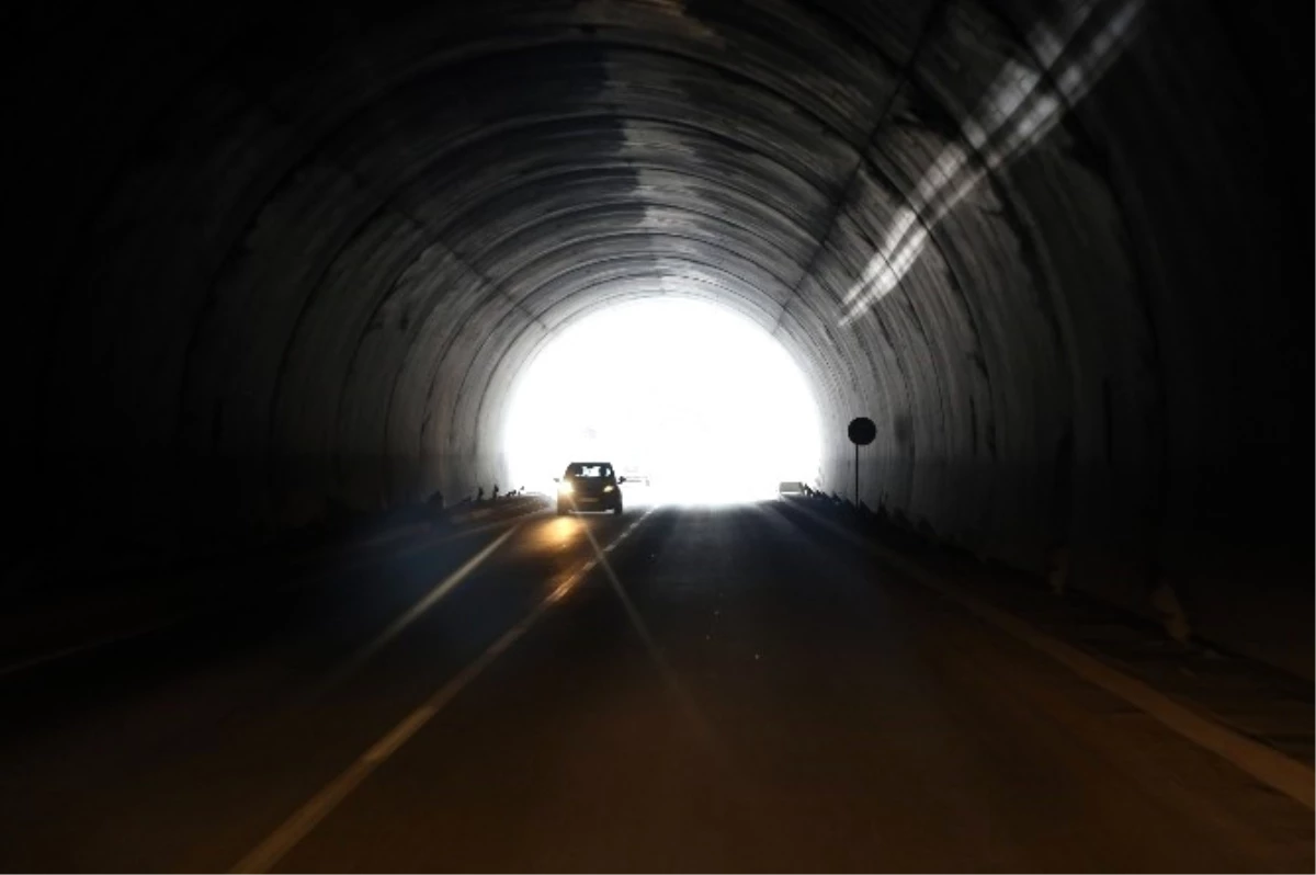 Gümüşhane\'de Çift Tüplü Tünellerin İhale Süreci 24 Ocak\'ta Başlıyor