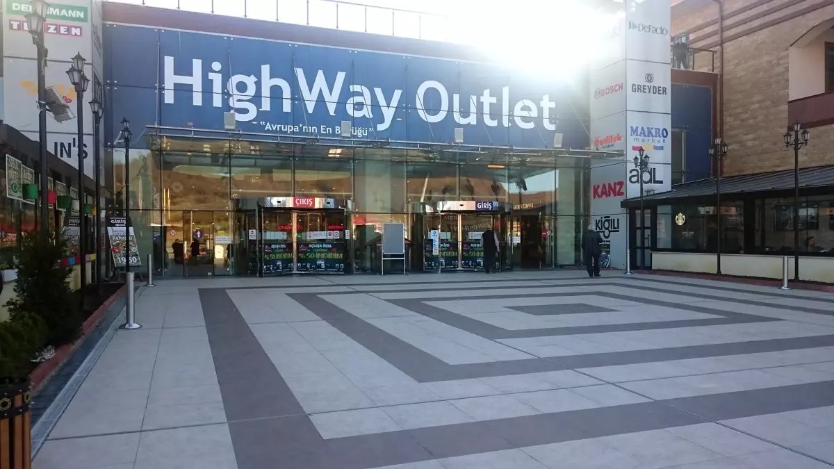 Highway Outlet\'ten Kış Defilesi ve Konser