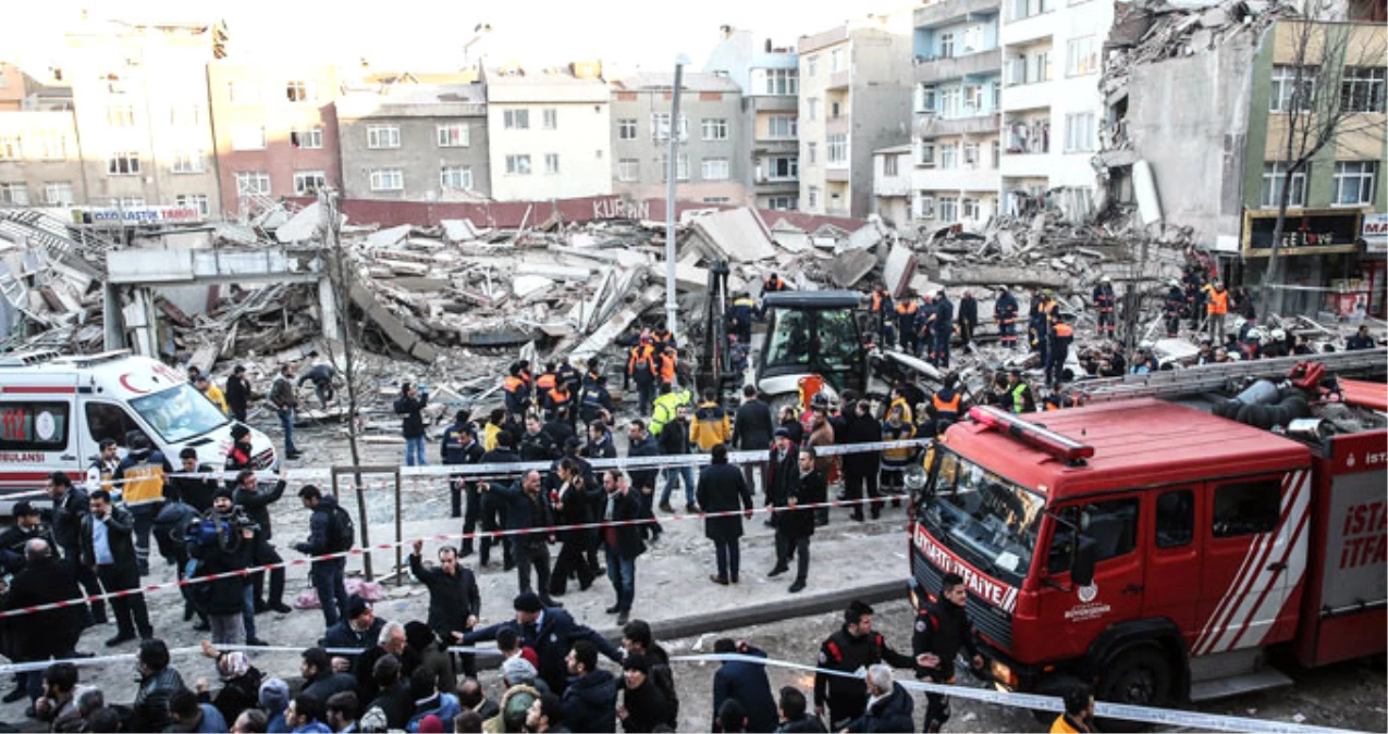 İstanbul Zeytinburnu\'nda Bina Çöktü: 2 Ölü, 17 Yaralı