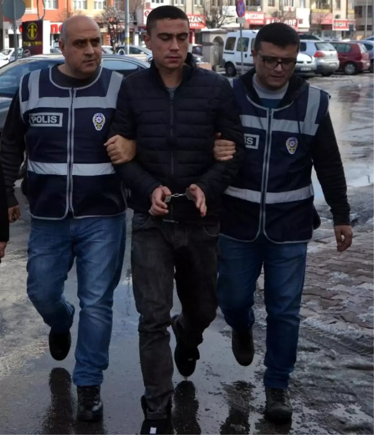 Kayseri Atletten Yaptığı Kar Maskesini Takmayı Unutan Gaspçı Yakalandı