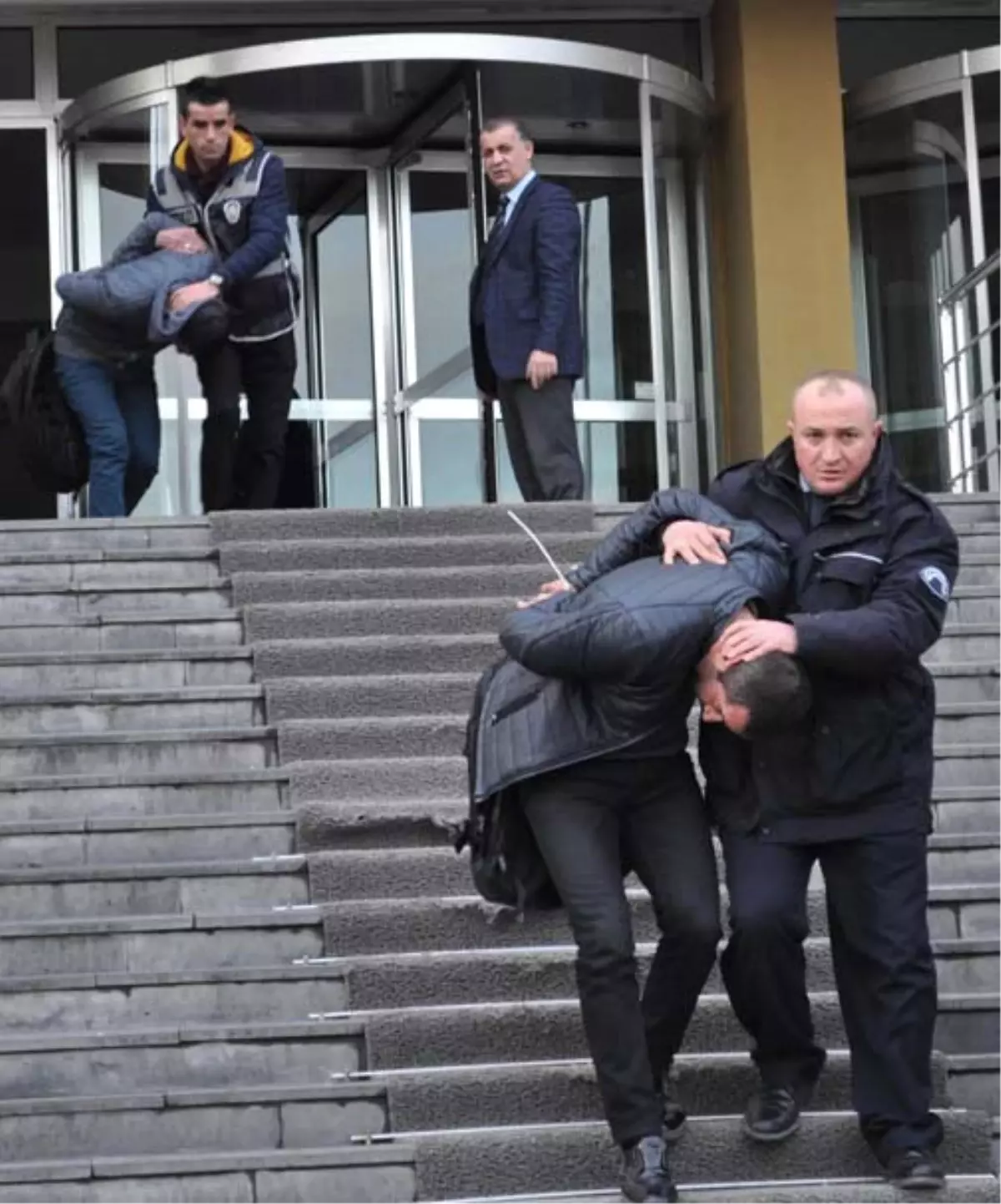 Kayseri\'de 14 Askerin Şehit Olduğu Saldırının 26 Zanlısı Adliyede (2)