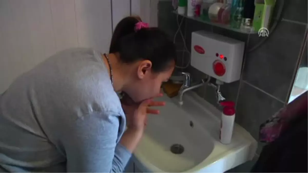 Kızına 19 Yıldır Bakıcılık Yapıyor