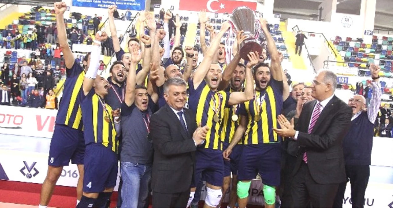 Kupa Voley\'de Şampiyon Fenerbahçe Oldu