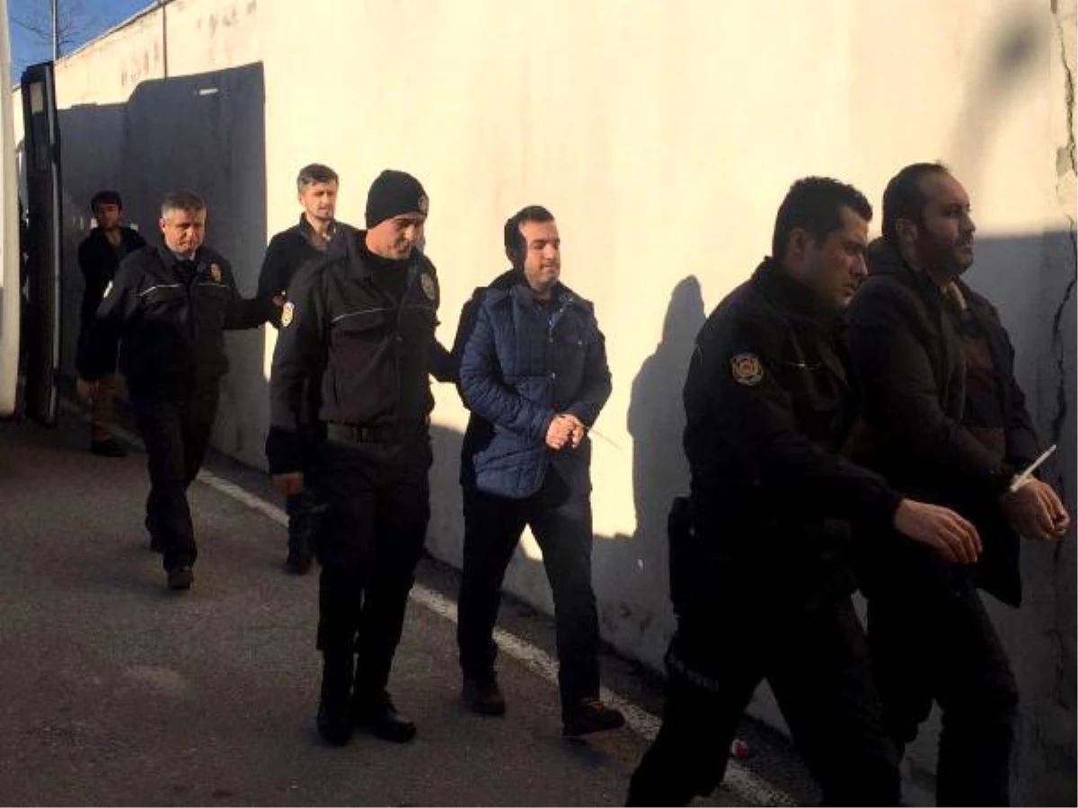 Sakarya\'da Fetö Soruşturmasında 19 Polis Adliyeye Sevk Edildi