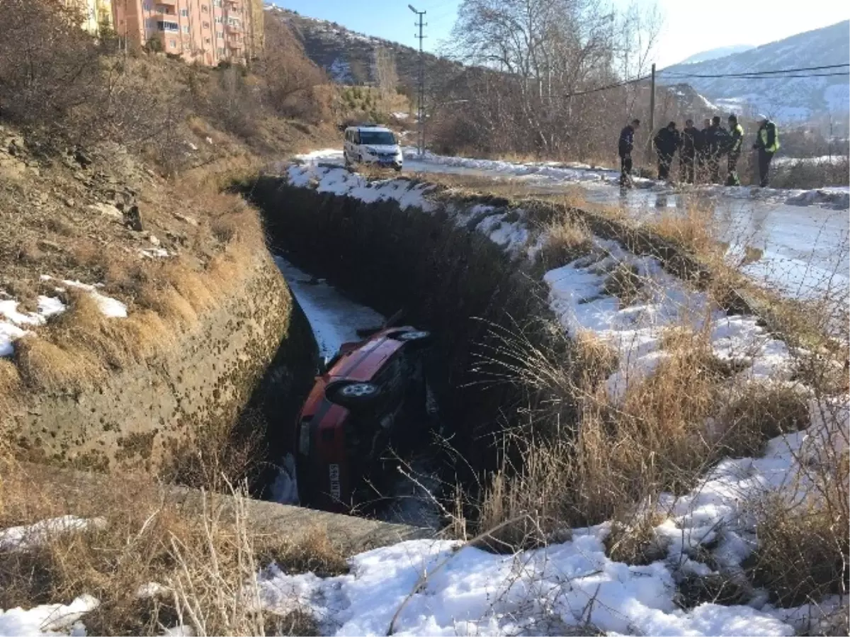 Tokat\'ta Otomobil Sulama Kanalına Devrildi: 2 Yaralı