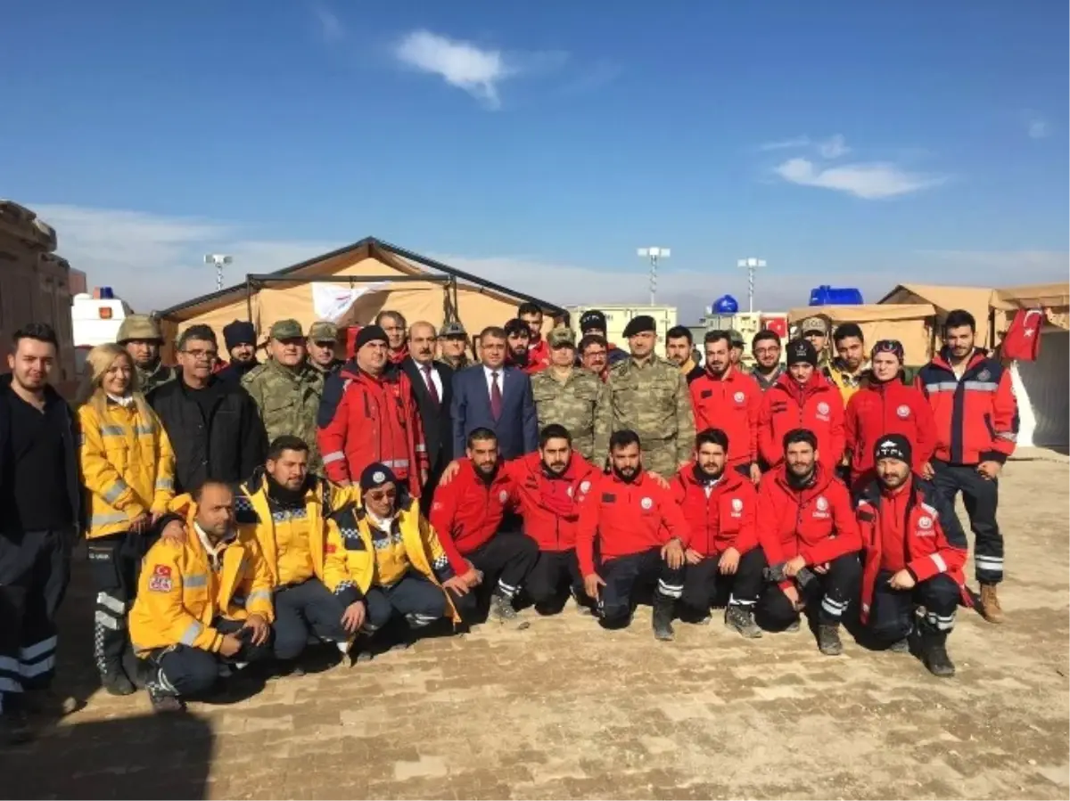 Tümamiral Prof.dr. Hayati Bilgiç, Çobanbey Sıhhi Tahliye Noktasını Ziyaret Etti