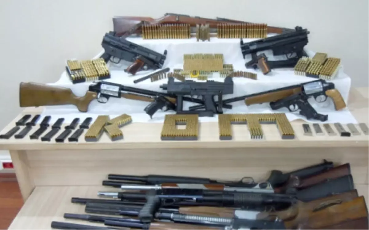 Türkeli\'de Silah ve Uyuşturucu Operasyonu