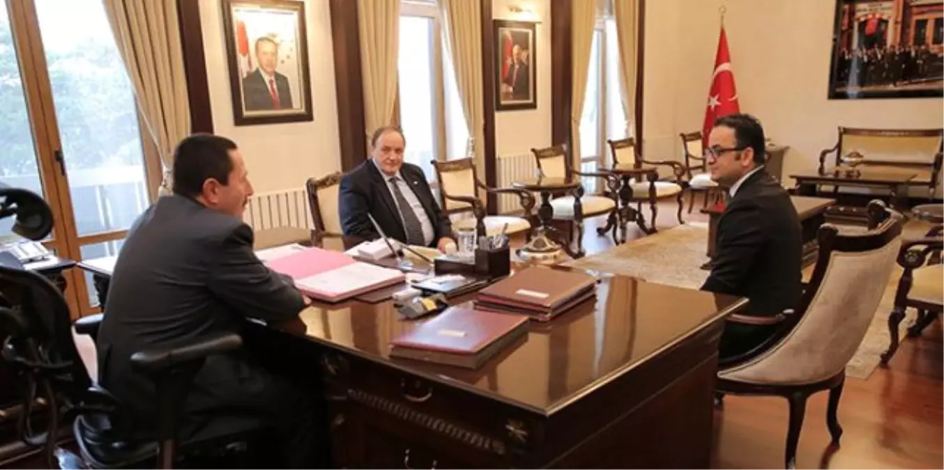 Vali Balkanlıoğlu\'na Ziyaret