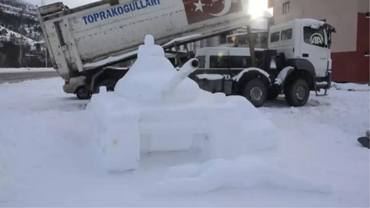 15 Temmuz Şehitleri Anısına Kardan Tank