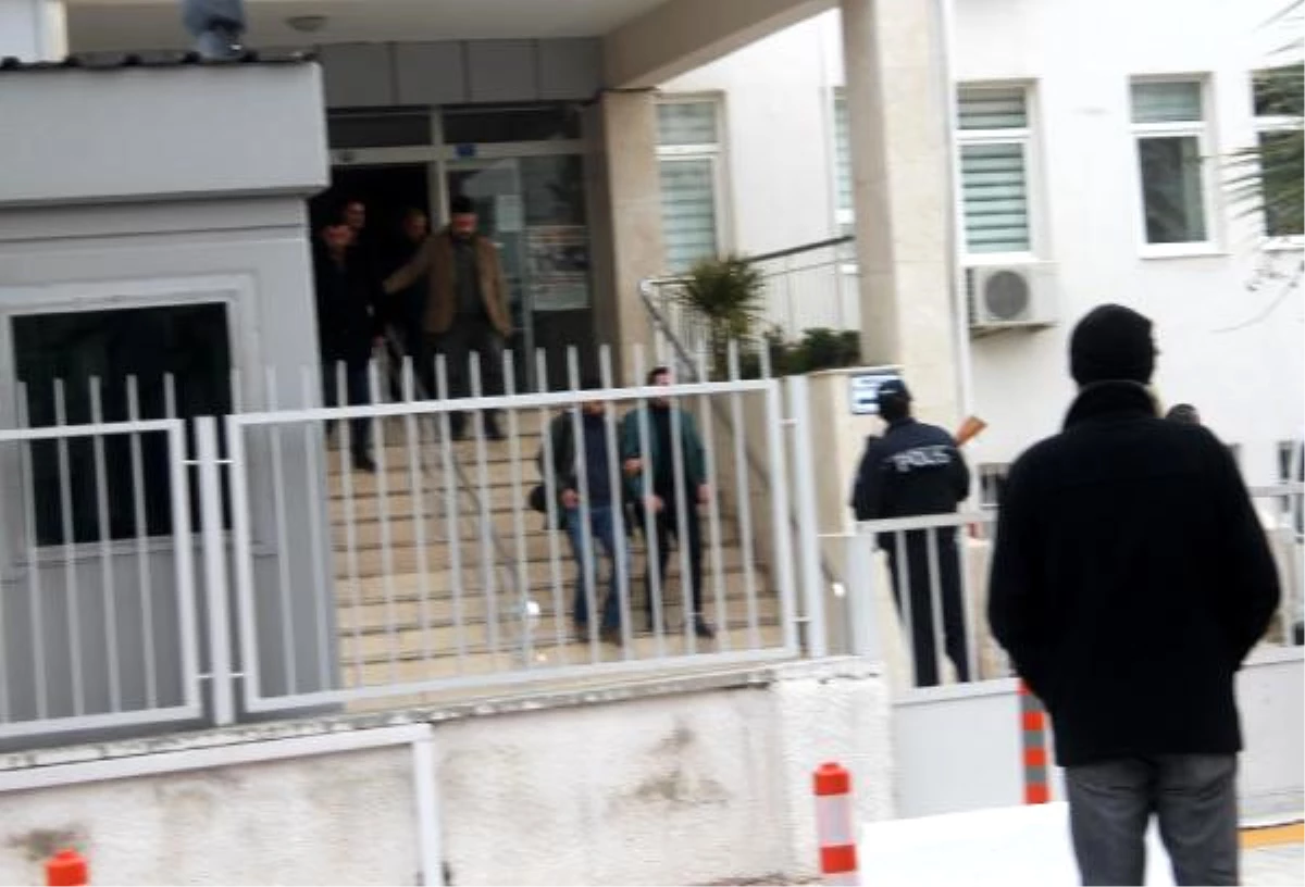 4 CHP\'li, Cumhurbaşkanı\'na Hakaretten Gözaltına Alındı (2)