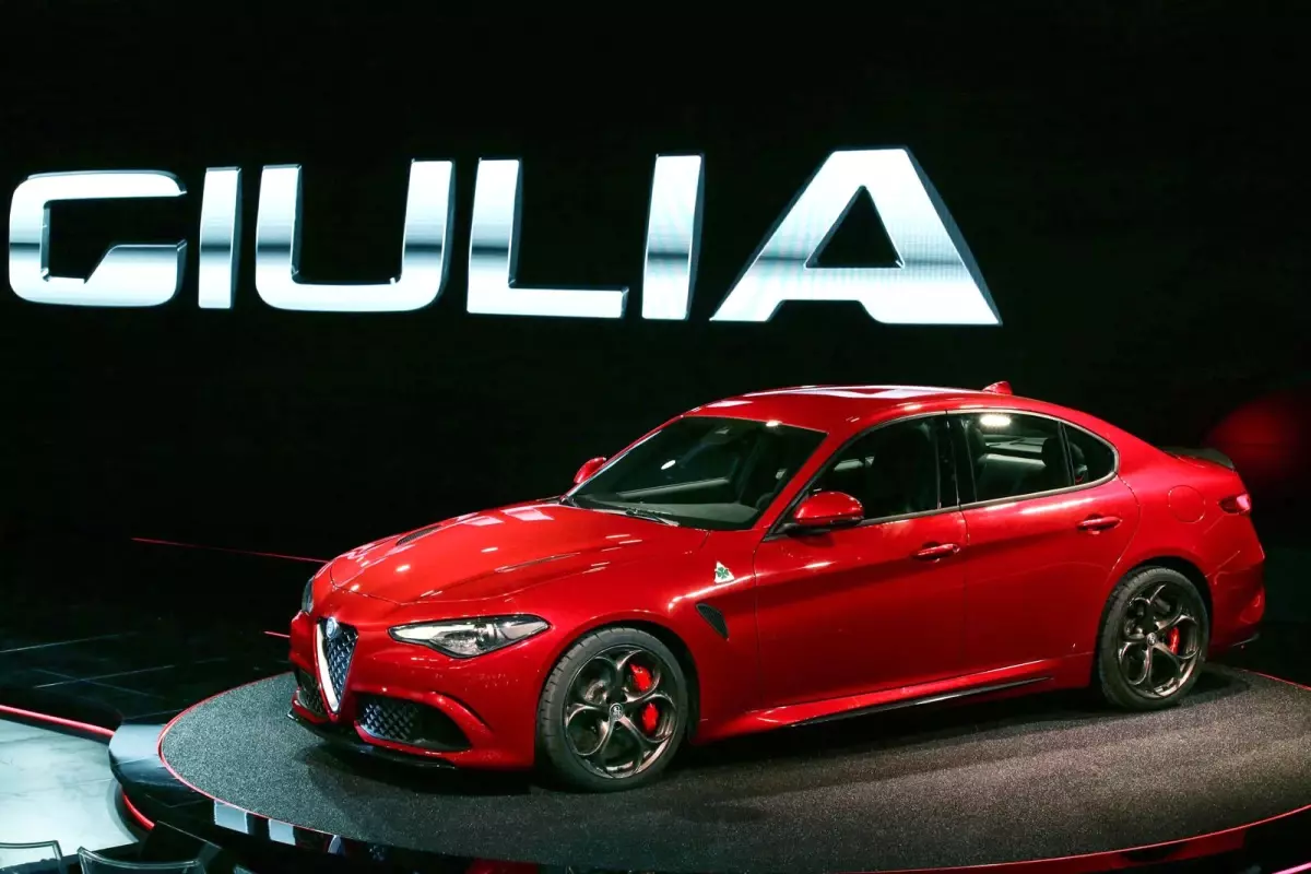 Alfa Romeo Giulia Qv\'ye Ödül