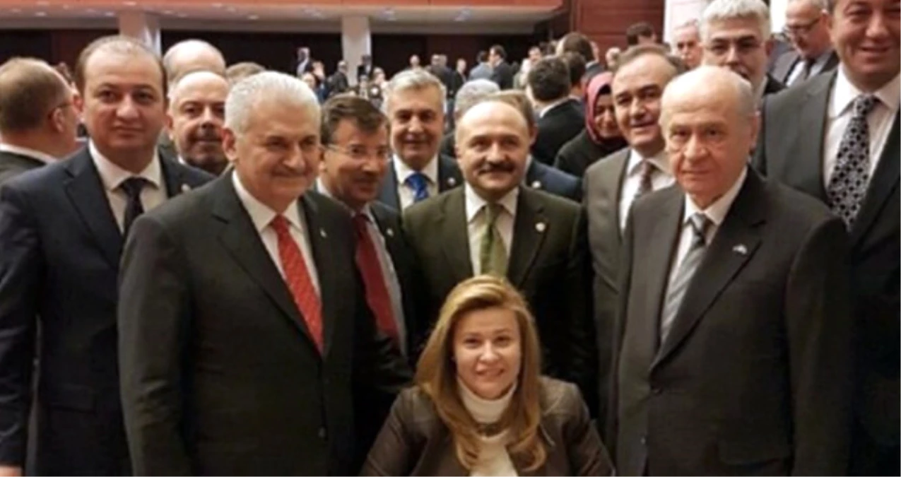 Başbakan Yıldırım ve Bahçeli Meclis\'te Hatıra Fotoğrafı Çektirdi